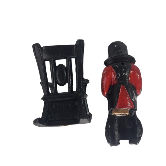 Vintage Disneyland Salt & Pepper Shakers Cast Iron Amish Woman in Rocking Chair - Picture 5 of 8